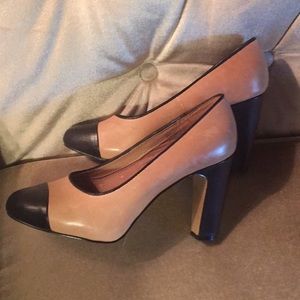 Beautiful FOSSIL pumps